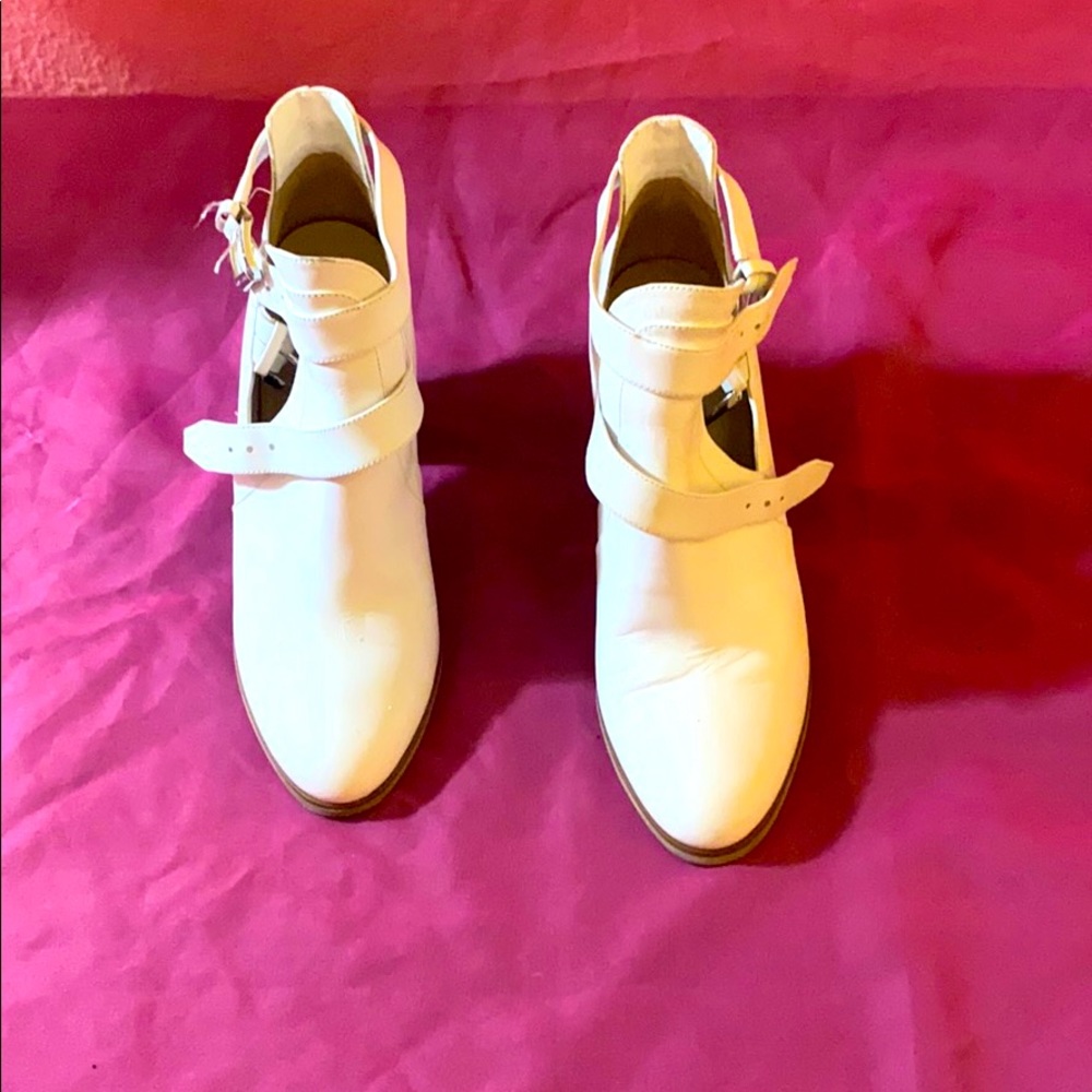 White MMichael Kors heel boots